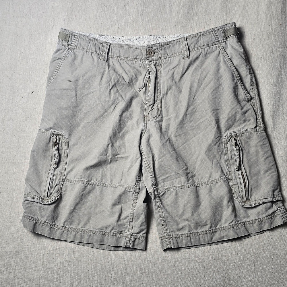 The North Face Men's Beige Cargo Shorts Size L Flat Front Outdoor Hiking Utility